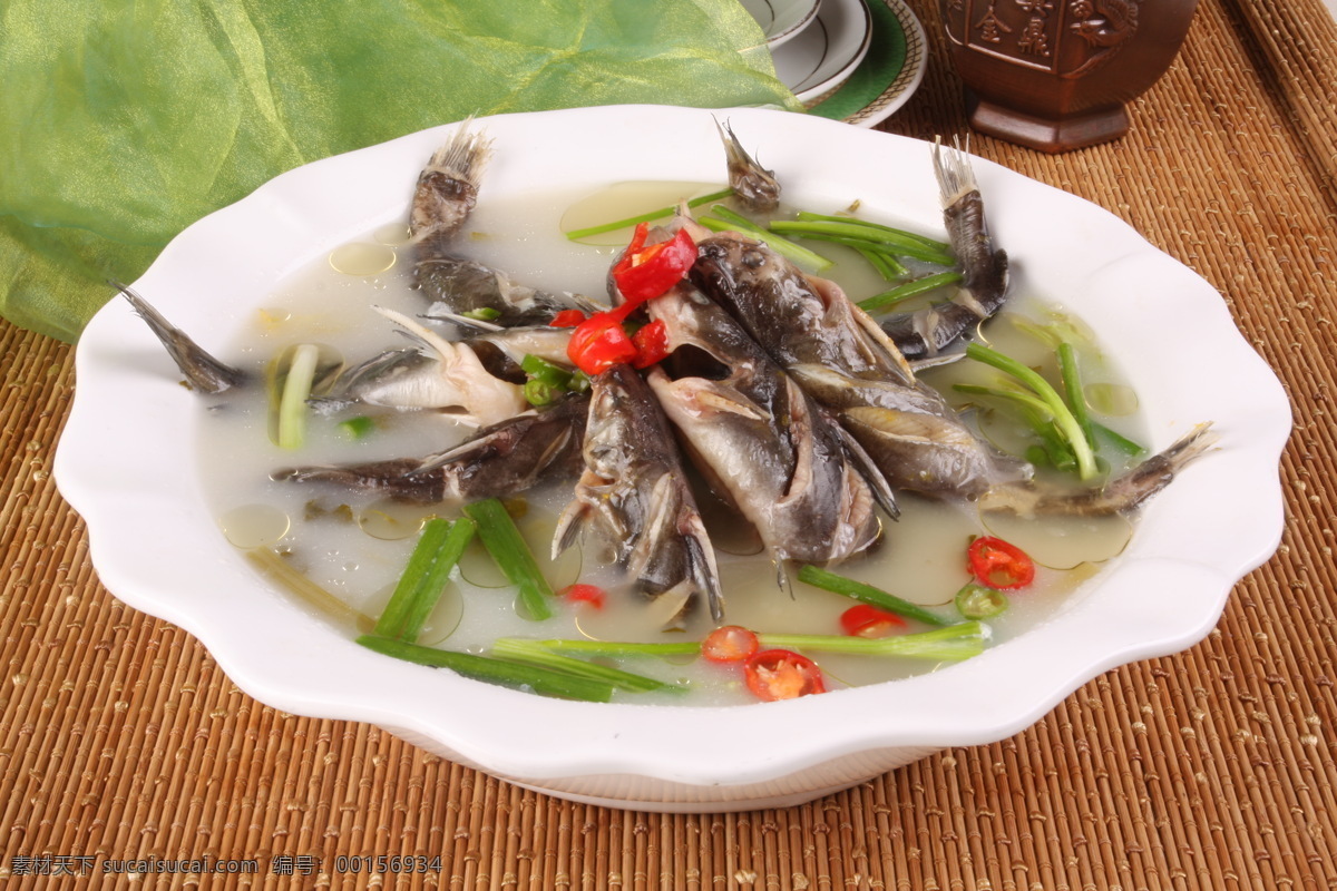 清燉小雜魚 清湯小雜魚 清燉 小雜魚 黃骨魚 清燉雜魚 清燉黃骨魚 清燉漢江小魚 清燉小魚湯 清燉小魚 菜譜 高清菜譜用圖 餐飲美食 傳統(tǒng)美食