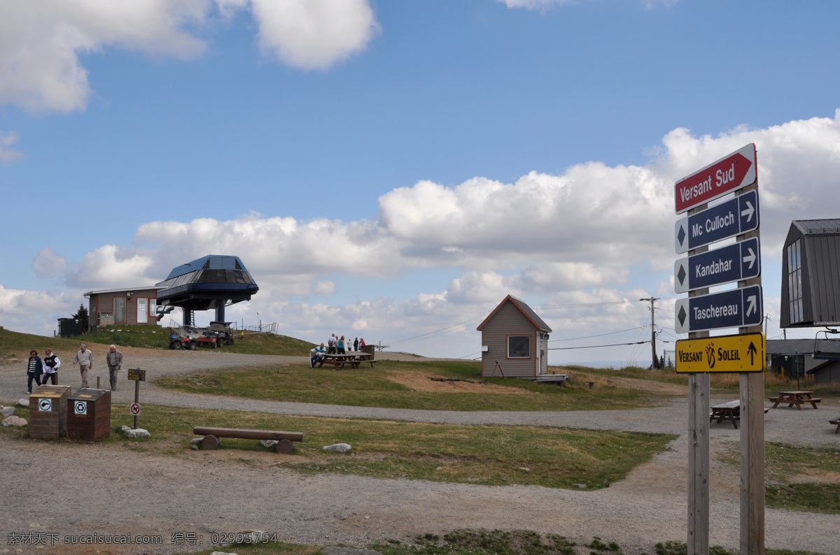 加拿大风光 加拿大 魁北克 度假区 洛朗区 翠湖山庄 山峦 山坡 缆车 旅行者 国外旅游 旅游摄影 灰色