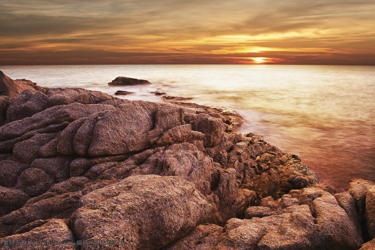 海岸边 岩石 日出 海上日出 海边 夕阳红 太阳 海水 岸边 海岸 海边岩石 大海图片 风景图片