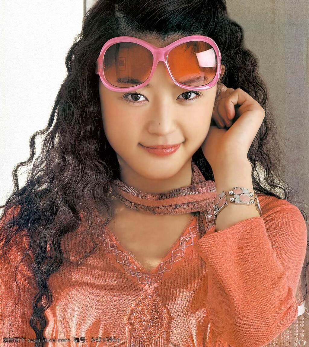 全智贤 韩国女演员 太阳镜 美女 模特 可爱少女 卷发 明星偶像 人物图库