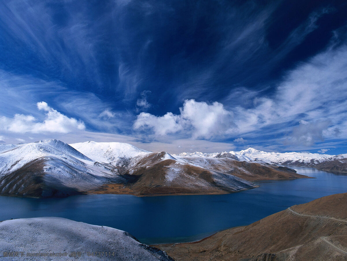 雪域高原風(fēng)景 藍(lán)天 白云 雪山 碧藍(lán)的湖水 平靜的湖水 自然景觀 自然風(fēng)景