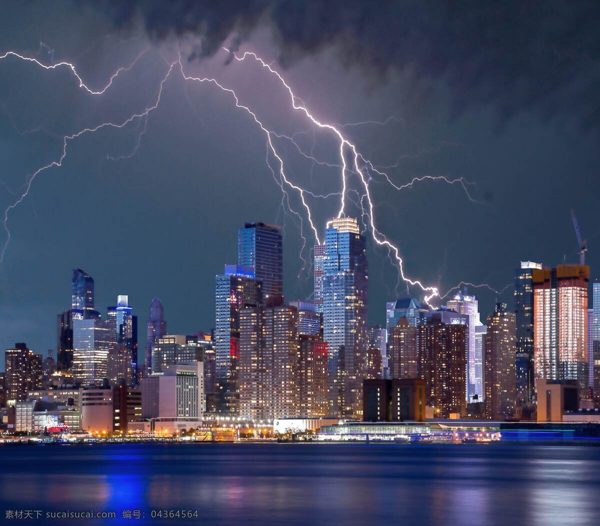 高樓 雷電 城市 夜景 天空 自然現(xiàn)象 海 燈光 烏云 自然景觀 建筑景觀