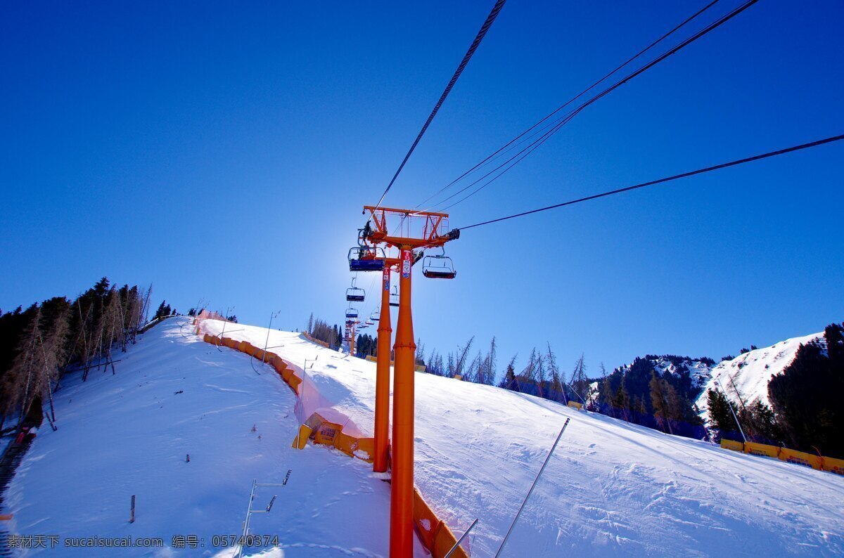 滑雪缆车 缆车 滑雪 雪 阳光 蓝天 丝绸之路 新疆 乌鲁木齐 美丽风景 土鳖 生活百科 娱乐休闲