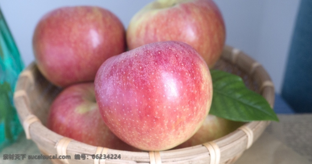 框子 里 苹果 拍摄 素材图片 水果 水果图 红苹果 水果素材 苹果素材 苹果特写 紫色背景 苹果图片 苹果棚拍 苹果高清图 水果高清图 苹果图片下载 苹果设计素材 水果设计素材 生物世界