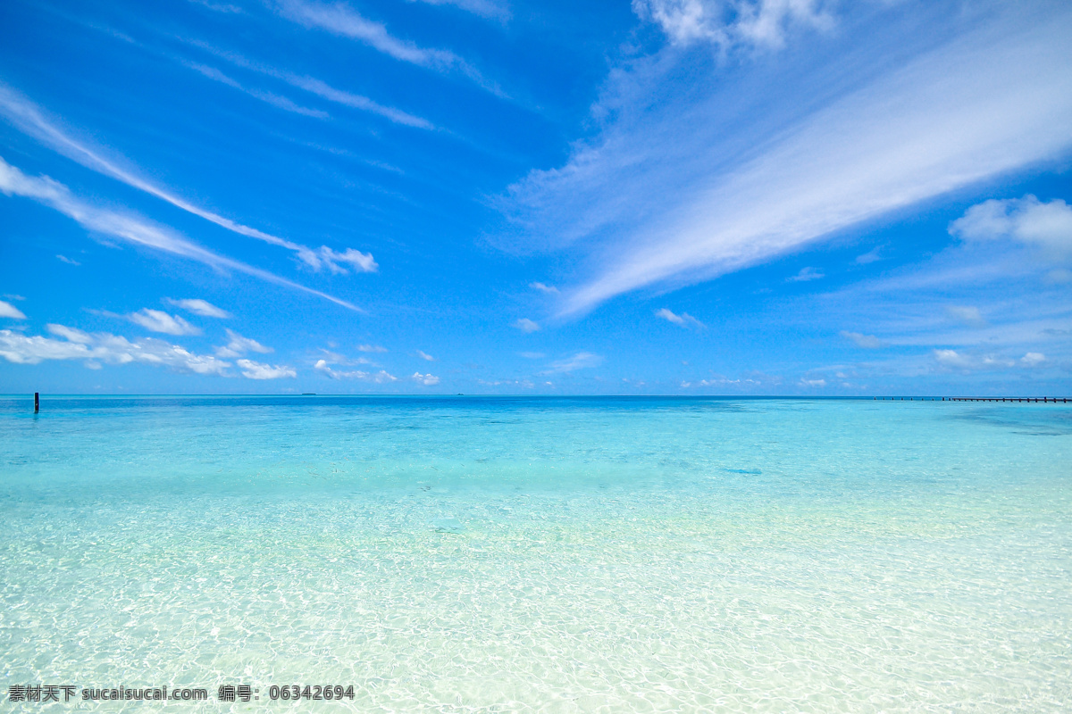 海洋 海滩 蔚蓝 天空 蔚蓝天空 白云 清澈海水 清新 蓝天 摄影图 自然景观 山水风景