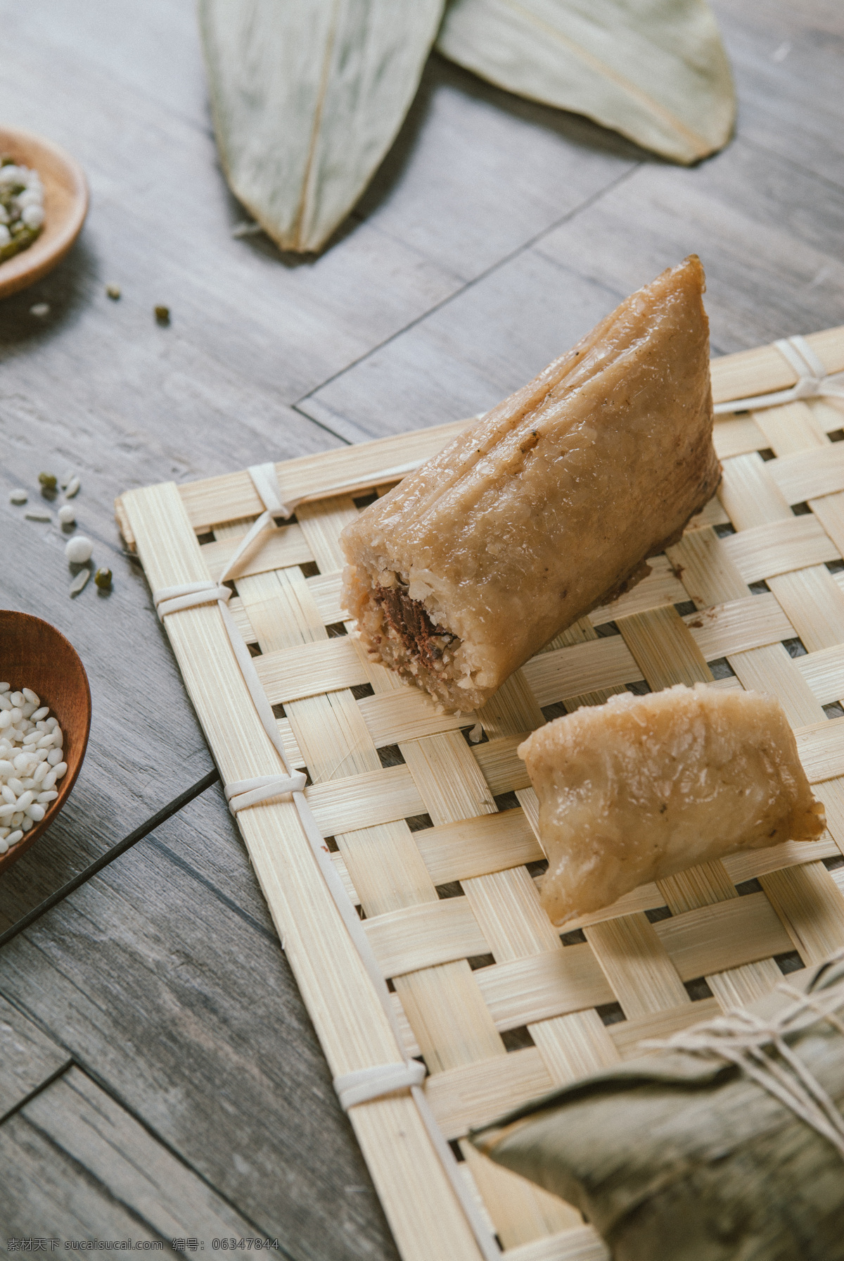 甜粽 咸粽 肉粽 糯米粽子 棗粽 豆沙粽 蛋黃粽 蛋黃肉粽 包粽子 手工粽 粽葉 棗子 端午節(jié) 蒸粽子 竹筒粽 長粽子 三角粽 方形棕 咸鴨蛋 米粽 水晶粽 糯米粽 黑米粽 赤豆粽 赤豆粽子