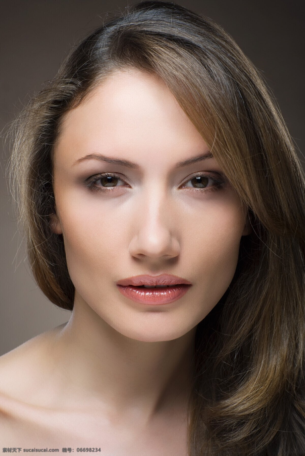 秀发 外国 女人 女性 外国美女 头发 发型设计 眉毛 眉笔 嘴唇 唇彩 皮肤 光滑 嫩白 性感 诱惑 妩媚 高清图片 美女图片 人物图片