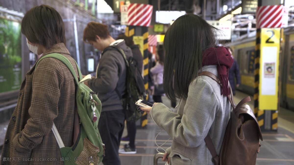 女孩用手機(jī) 人 運(yùn)輸 女孩 女人 電話(huà) 智能手機(jī) 技術(shù) 消息 whatsapp 文本 發(fā)短信 通勤 裝置 細(xì)胞 手機(jī) 瀏覽 有聯(lián)系的 連接 4g 5g 日本 東京 火車(chē) 站