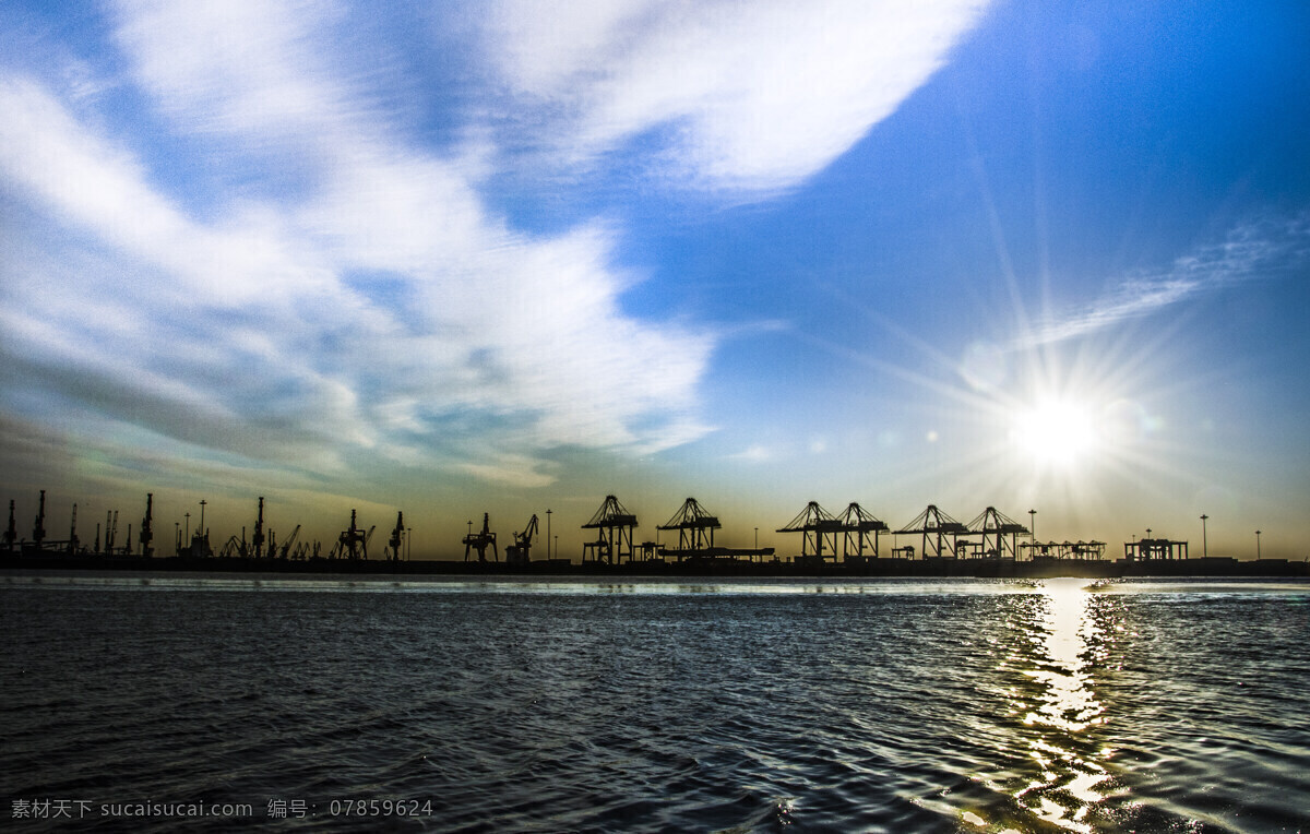 秦皇島港 碼頭 藍(lán)天 大海 太陽(yáng) 白云 自然風(fēng)景 自然景觀