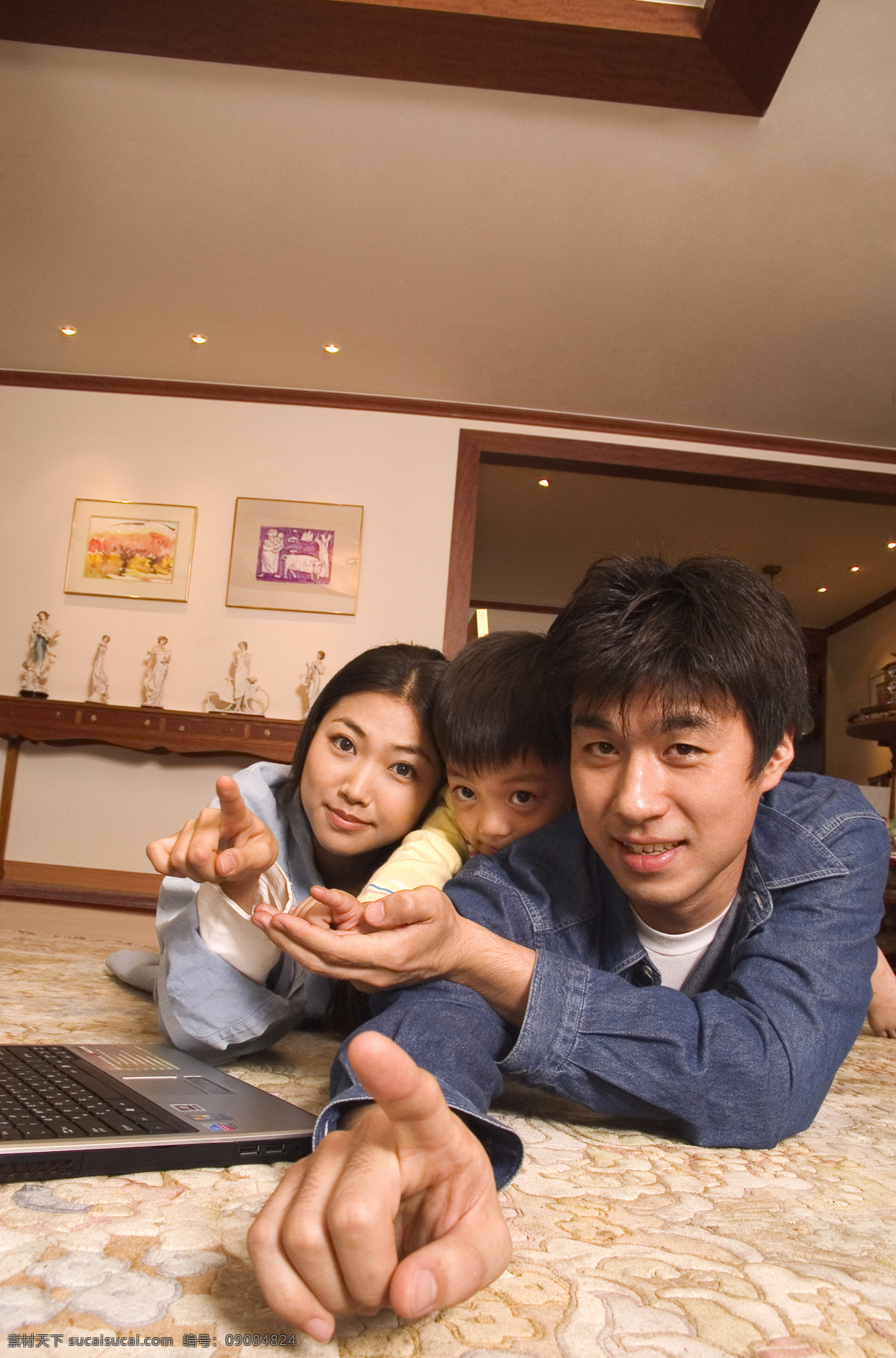 幸福 三口 之家 親子關(guān)系 家庭 和睦 和諧 家人 家庭人物 一家人 三口之家 生活人物 人物圖片