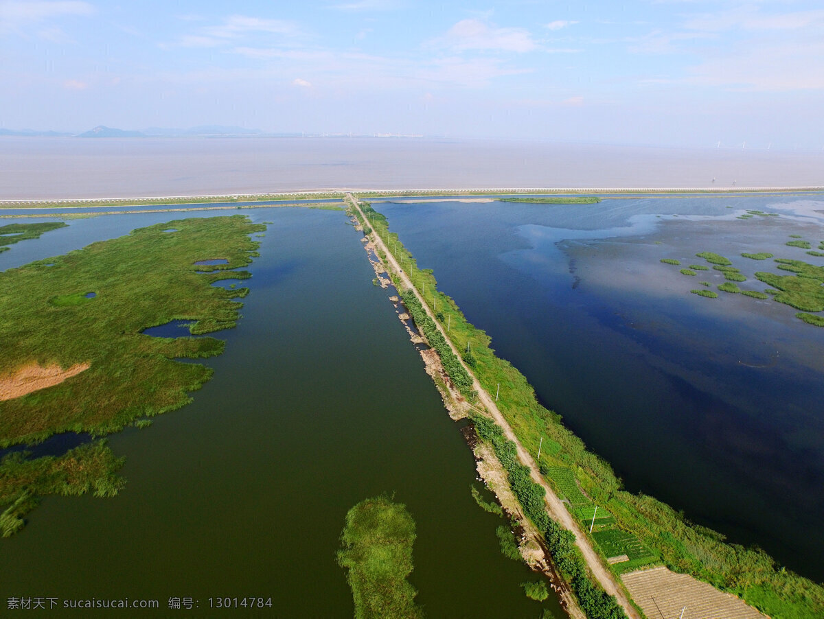海邊 濕地 大堤 湖面 浩瀚 島嶼 隱約可見(jiàn) 露水綠地 大小不等 道路 樹(shù)木 云天 景觀 景點(diǎn) 江蘇 旅游風(fēng)光攝影 建筑風(fēng)光 旅游攝影 國(guó)內(nèi)旅游