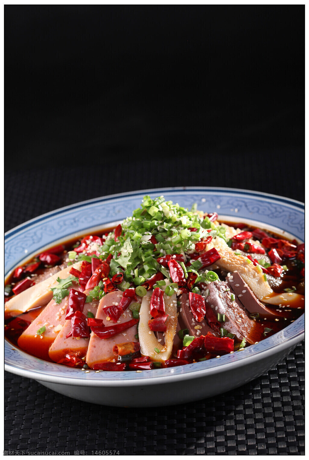 毛血旺 中餐 美食 川菜 辣味 麻辣 蔥花 蒜泥 紅油 香辣 辣椒 火鍋菜 傳統(tǒng)菜肴 家常菜 川味