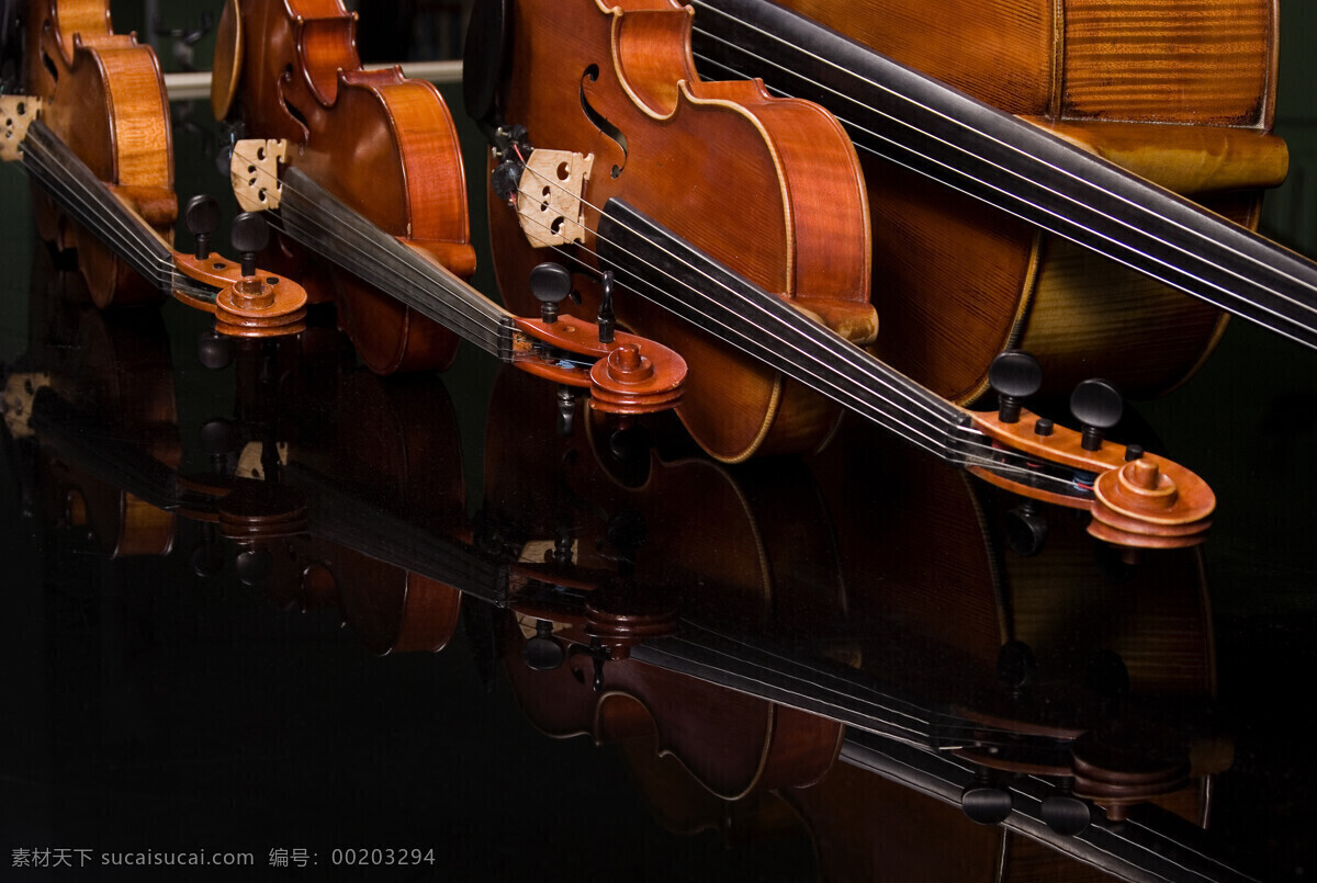 桌子 上 小提琴 音乐器材 乐器 西洋乐器 影音娱乐 生活百科