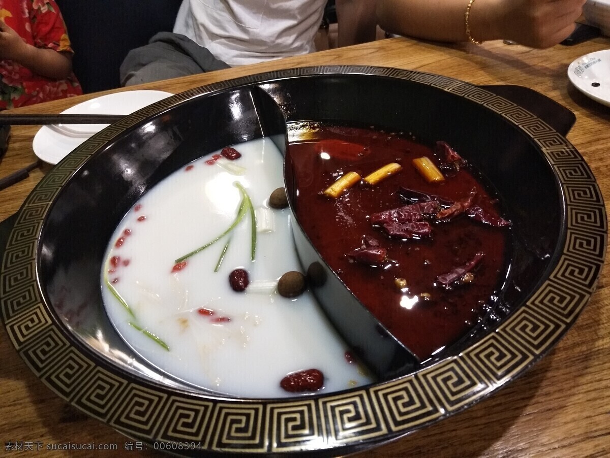 鸳鸯火锅 红汤白汤 红枣汤 辣汤 香辣锅底 鸳鸯锅底 锅底 餐饮美食 传统美食