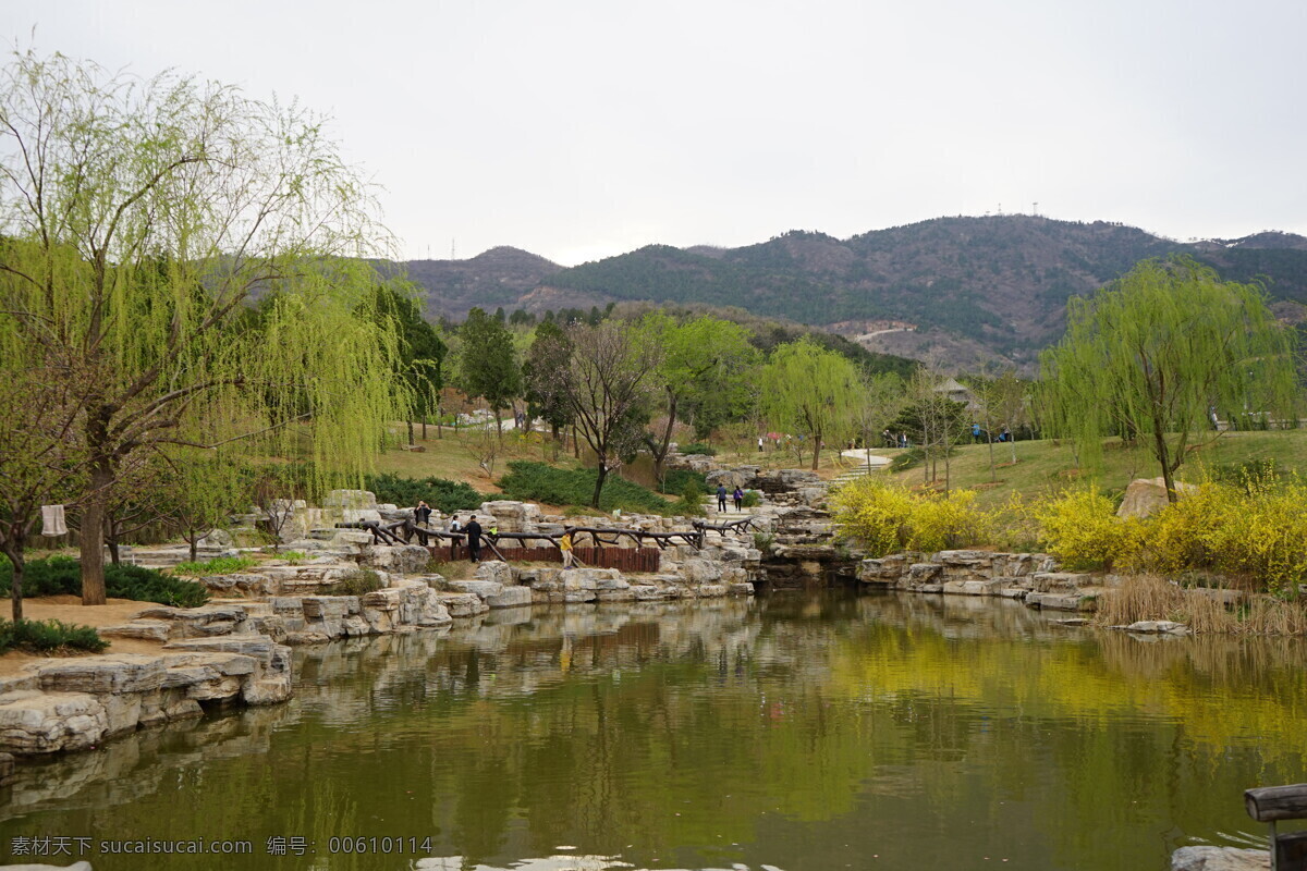 杨柳垂堤 柳树 湖水 倒影 青山 北京西山 平静的湖水 风景 旅游摄影 国内旅游