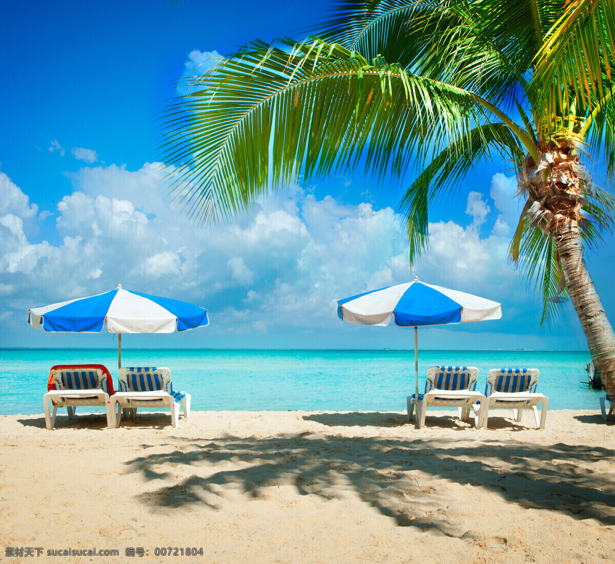 美丽 海滩 上 椅子 太阳伞 海滩风景 沙滩风景 美丽海岸风景 大海风景 海景 美丽风景 大海图片 风景图片