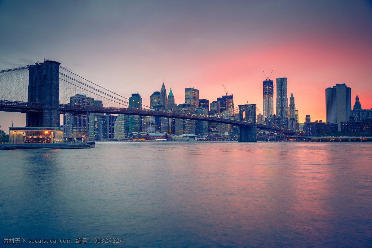 纽约 曼哈顿 晚霞 渐暗天空 霞光满天 摩天大楼 建筑群 灯光 布鲁克林大桥 东河 河面 倒影 景观 景点 美国 旅游摄影 美国大地 大城市风貌 国外旅游