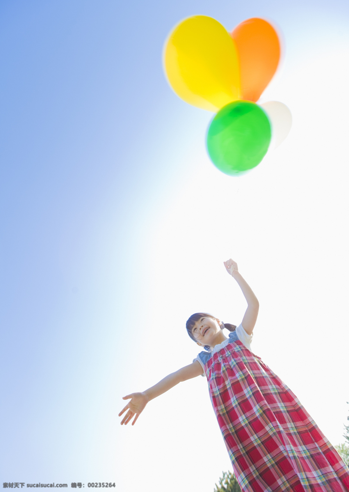 放飞 气球 可爱 儿童 小孩 孩子 小女孩 儿童节 礼物 生活人物 人物图片