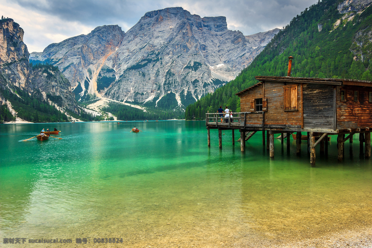 湖水房子远山 清澈 湖水 木房子 远山 小船 自然景观 山水风景