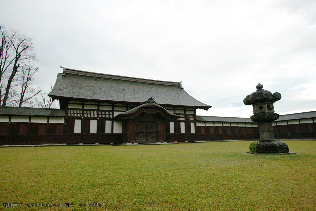 草地 传统建筑 大门 房屋 房屋建筑 建筑摄影 建筑园林 枯树 石灯 院子 装饰素材 灯饰素材