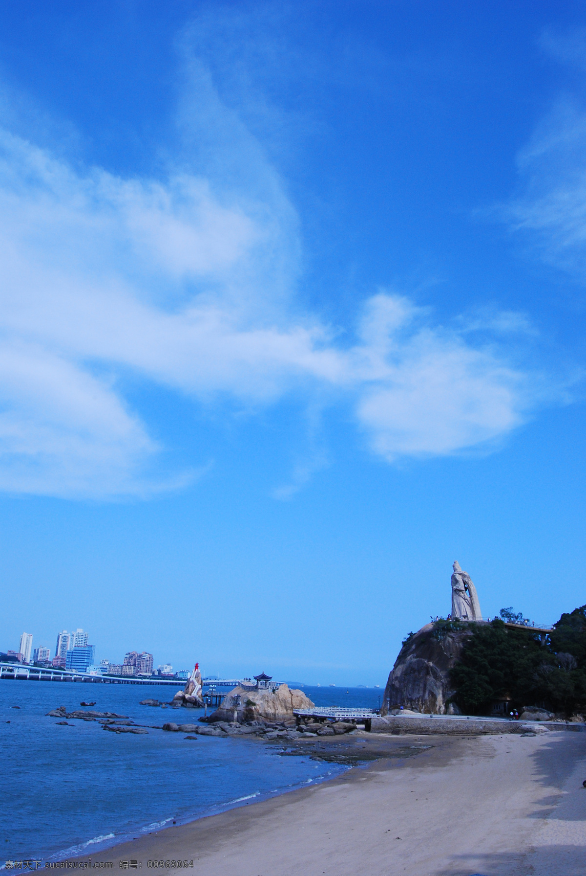 海滨风光 白云 城市 大海 海滨 海水 海滩 建筑园林 礁石 滨风光 厦门 沙滩 蓝天 郑成功塑像 摄影图库 园林建筑 psd源文件