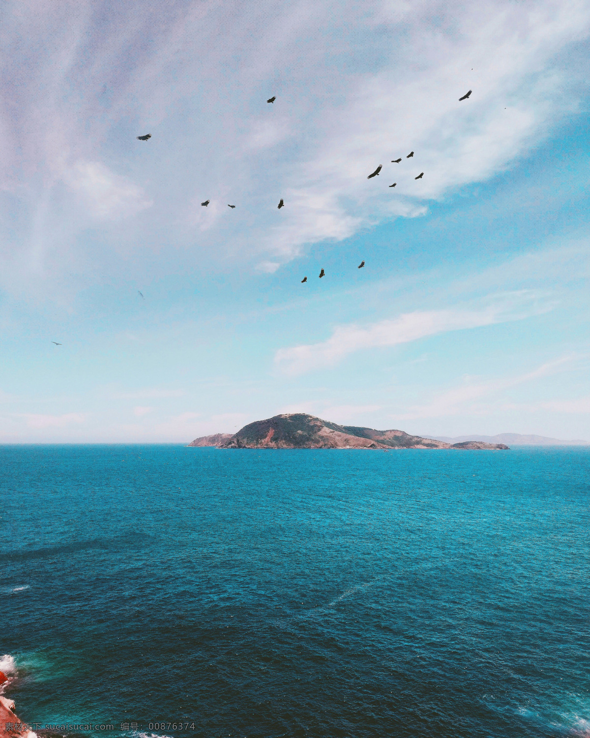 大海看天小岛 大海 看天 蓝天 小岛 蓝色的 绿色 蓝绿色 背景 风景 自然景观 山水风景