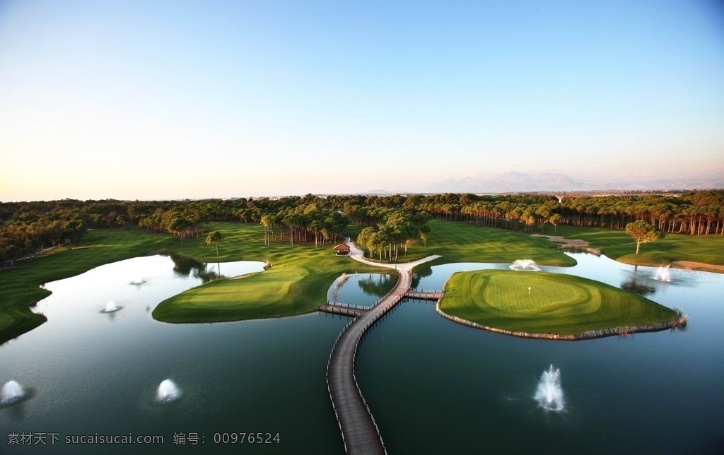 高尔夫球场 湖泊 喷泉 草地 草原 树木 路 一望无垠 美丽自然 自然风景 自然景观