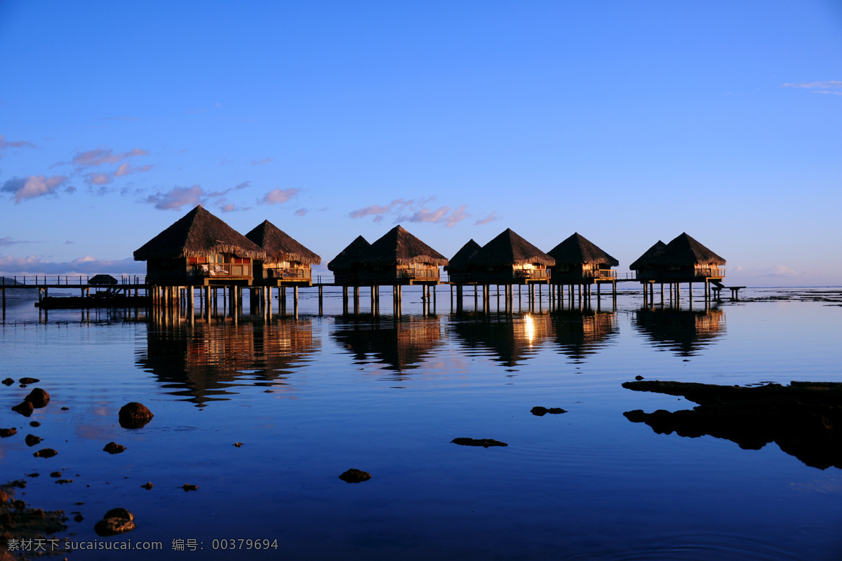 傍晚 水面 上 房子 大海 海水 风景 自然 风景名胜 风景图片