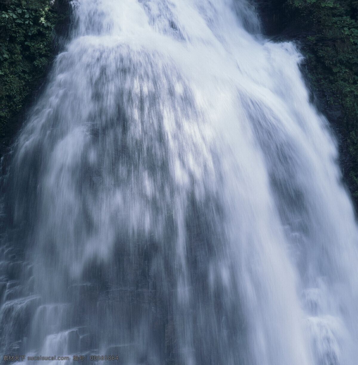 高山流水 自然 景色 高山 青山 河流 瀑布 绿树 树木 树林 岩石 石头 青草 景观 自然景色 野生 旅游 高清图片 山水风景 风景图片