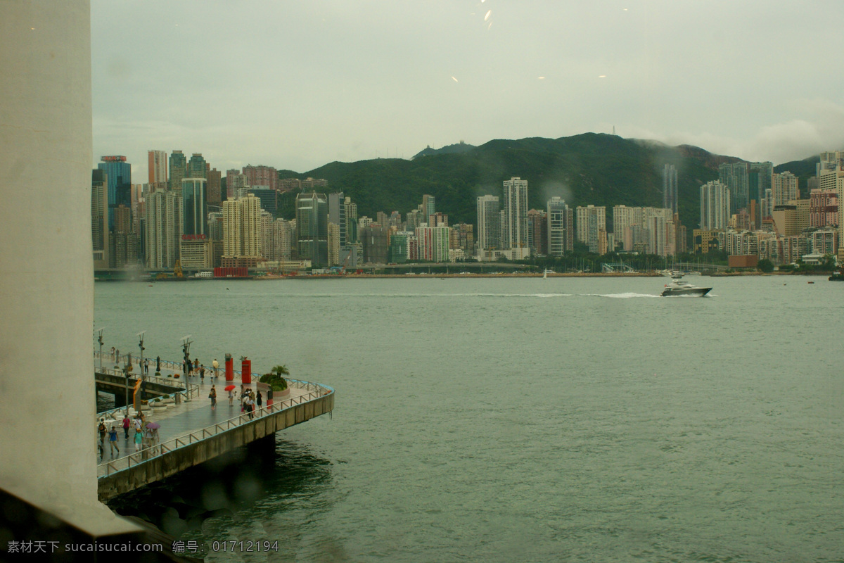 港湾 高楼 海港 海水 建筑景观 轮船 维多利亚港 香港 香港港湾 商务大楼 游艇 客轮 观海长廊 自然景观 风景 生活 旅游餐饮