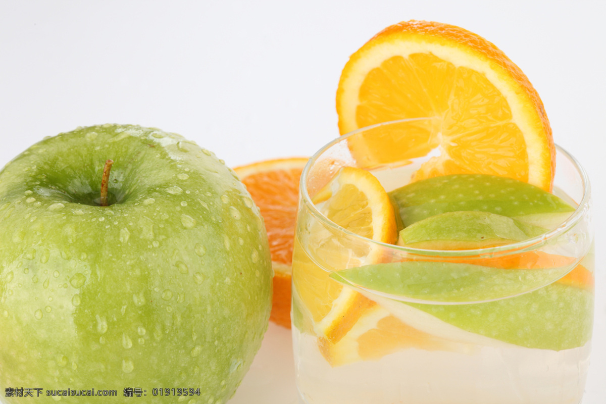 橙子 露珠 苹果 青苹果 生物世界 蔬菜 蔬菜水果 果肉 切开的橙子 切开的苹果 水杯 诱人水果 新鲜苹果 水珠 新鲜水果 水果高清图片 水果