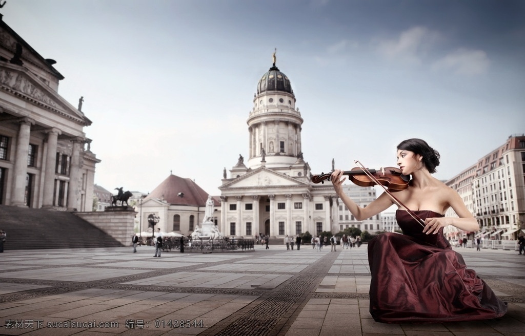 广场 小提琴 美女 艺术家 艺术 拉小提琴 乐器 音乐 演奏 建筑物 欧式建筑 欧洲 舞蹈 剧场 表演 文化艺术 舞蹈音乐