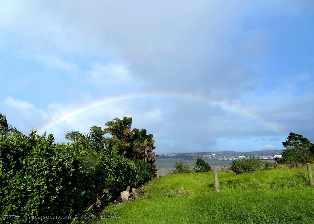 奥克兰 海滨 彩虹 天空 蓝天 白云 远山 大海 海水 建筑群 海滨别墅 绿树 树墙 草地 新西兰 风光 旅游摄影 国外旅游