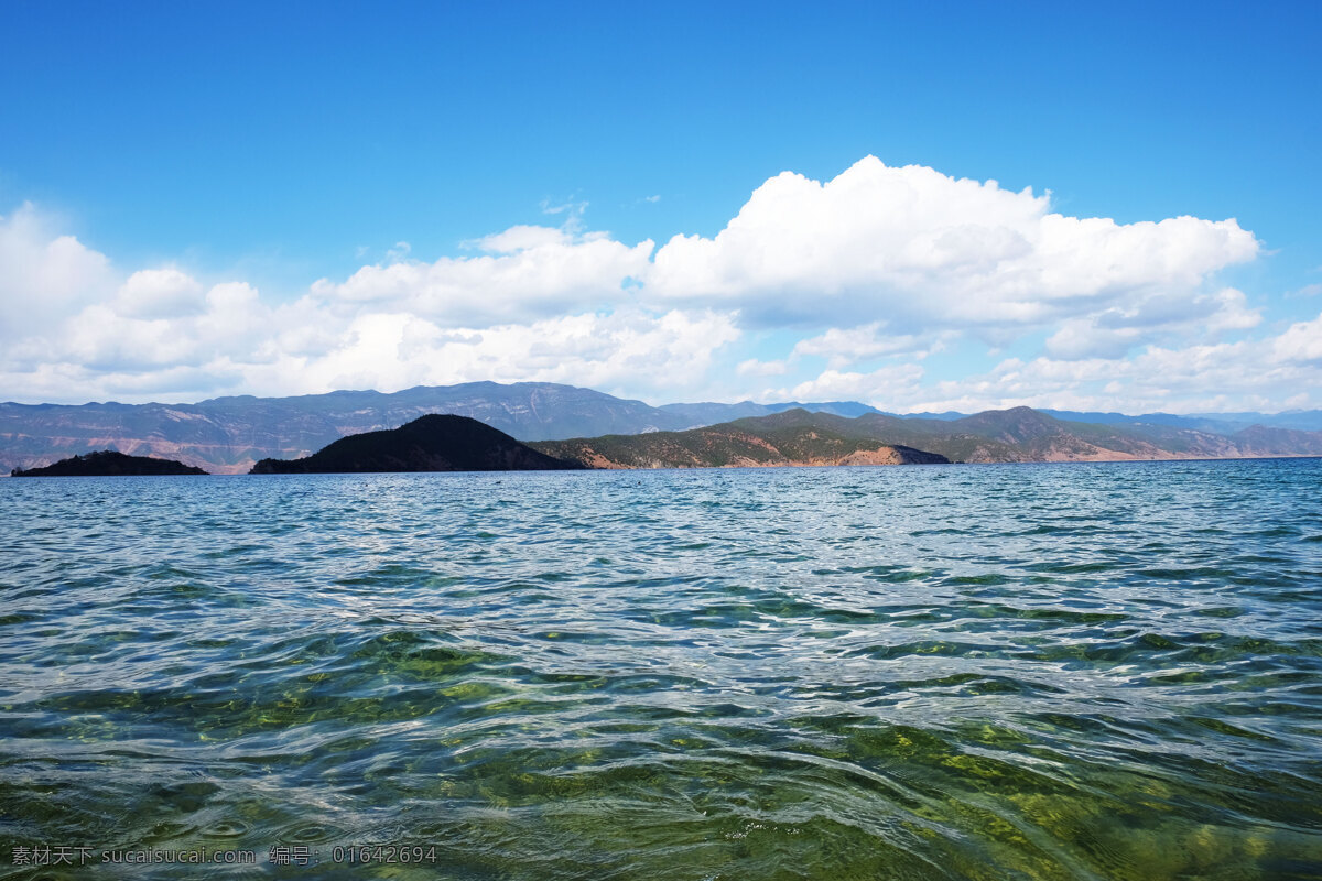 泸沽湖 晶莹剔透 水 超干净湖水 蓝天白云净水 晶莹剔透的水 泸沽湖水 旅游摄影 国内旅游