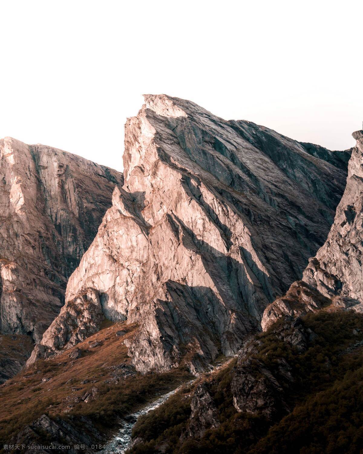 山脊岩石 旅游 欧美 户外 山脊 岩石 山峰 阳光 温馨 拍摄 摄影类 自然景观 自然风景