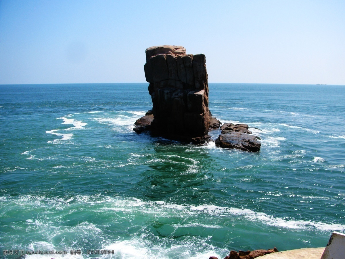 美丽 海景 海水 蓝天 美丽海景 石头 自然风景 自然景观 风景 生活 旅游餐饮