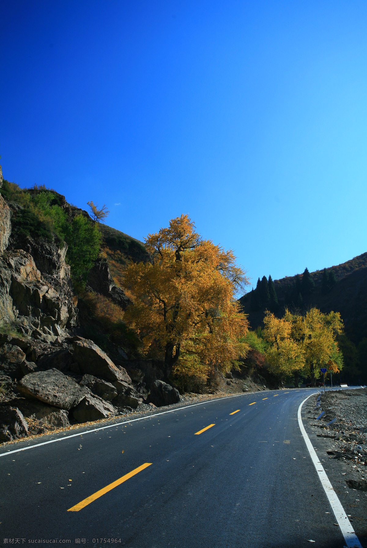 春季 风光图片 白云 春季风光 公路 自然风光 自然风景 自然景观 蓝天森林风景 连绵起伏高山 psd源文件