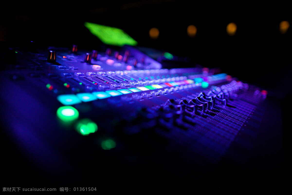 音乐 混 音 设备 音频 音乐混合 音乐混音设备 特写 技术 发光的 背景 晚 蓝色 数据 电脑 混音器 录音设备 录音工作室 工作室 音响设备 控制 商务素材 现代科技