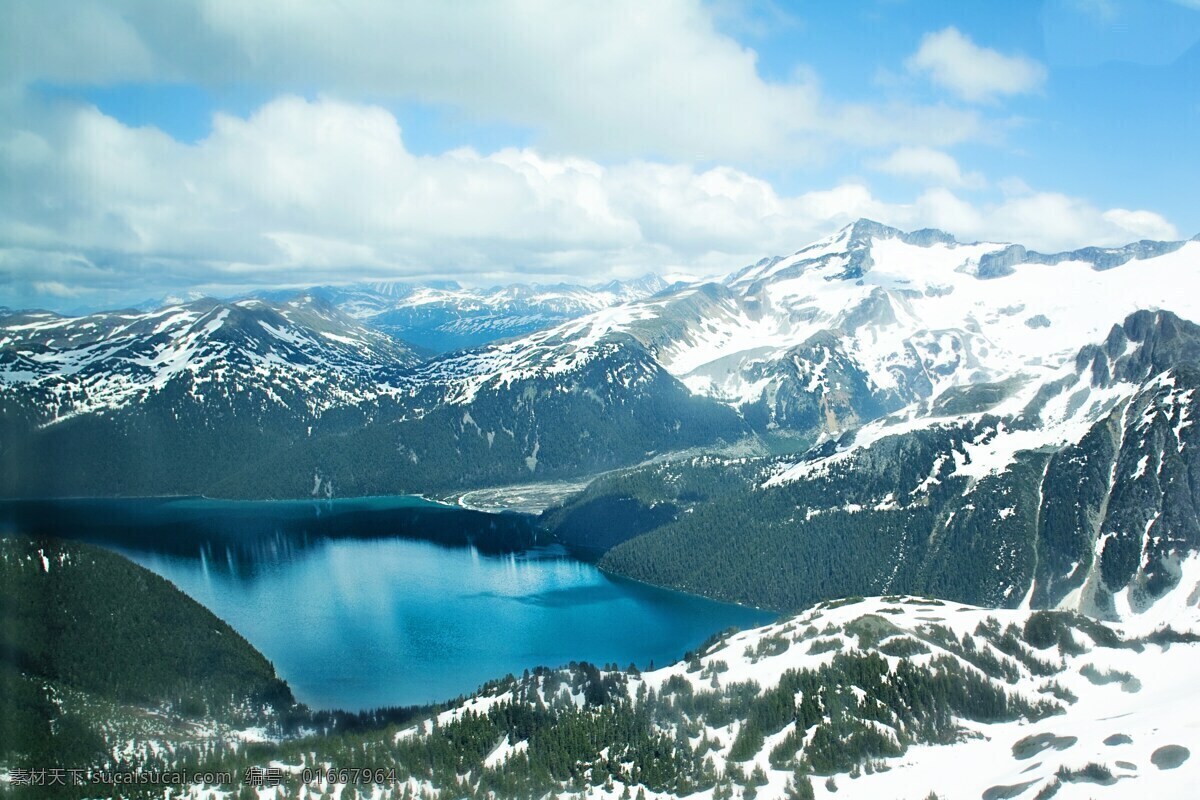 雪山间的湖泊 雪山 湖泊 山 白云 景观 雪 风景图片 自然景观 自然风景