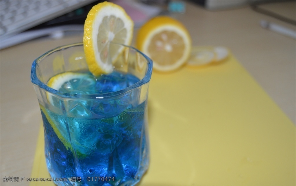 夏季冰镇饮品 巴厘岛 柠檬 蓝色 可乐 冰块 黄色 风景拍摄 餐饮美食 饮料酒水