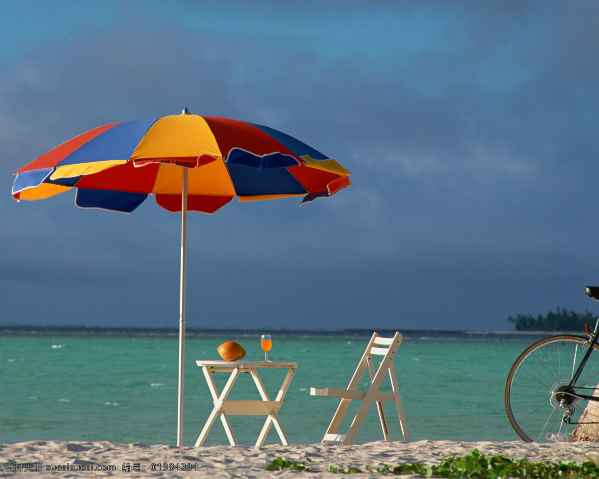 海边遮阳伞 海 太阳伞 遮阳伞 椅子 桌子 饮料 大海 海水 夏威夷 关岛 塞班 im 摄影图库