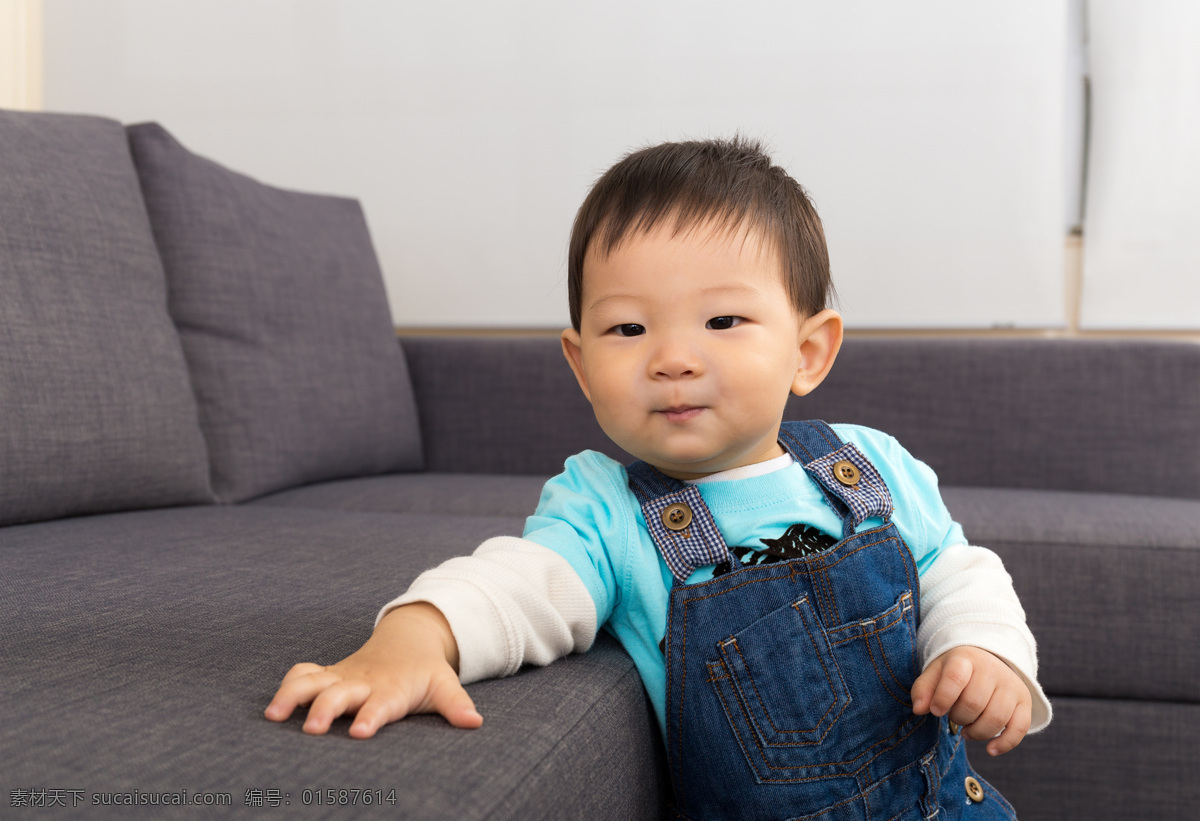 扒 沙发 站 孩子 宝贝 小孩 婴儿 儿童 人物摄影 儿童图片 人物图片