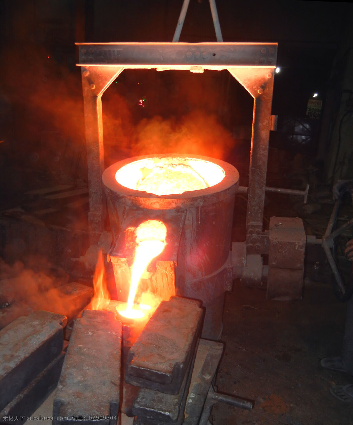 铸铁 过程 炼铁 火 红火 工厂 车间 机器 金属 机械 生产 加工 工业生产 制造 现代科技
