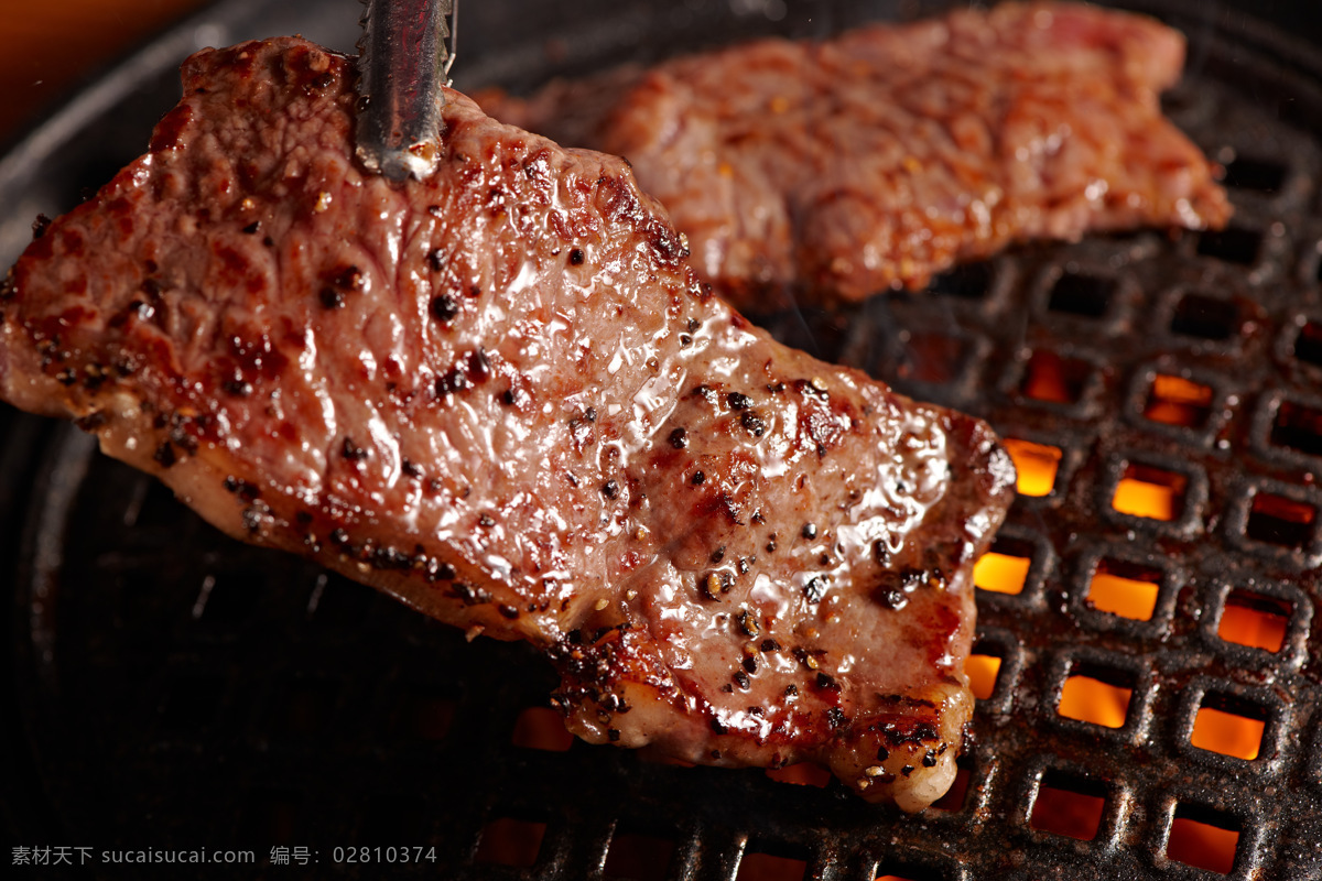 炭火韩式烤肉 炭火 夹子 烤肉 韩式 炉子 香嫩 美味 飘香四溢 韩餐 餐饮美食 西餐美食