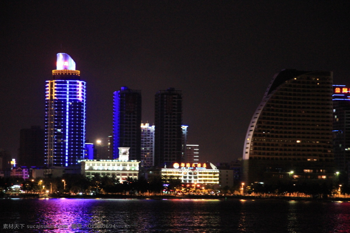 海上 夜景 大厦 倒影 高楼 海岸风景 海滩 海滩风景 建筑 山水风景 上夜景 水面 自然景观 psd源文件