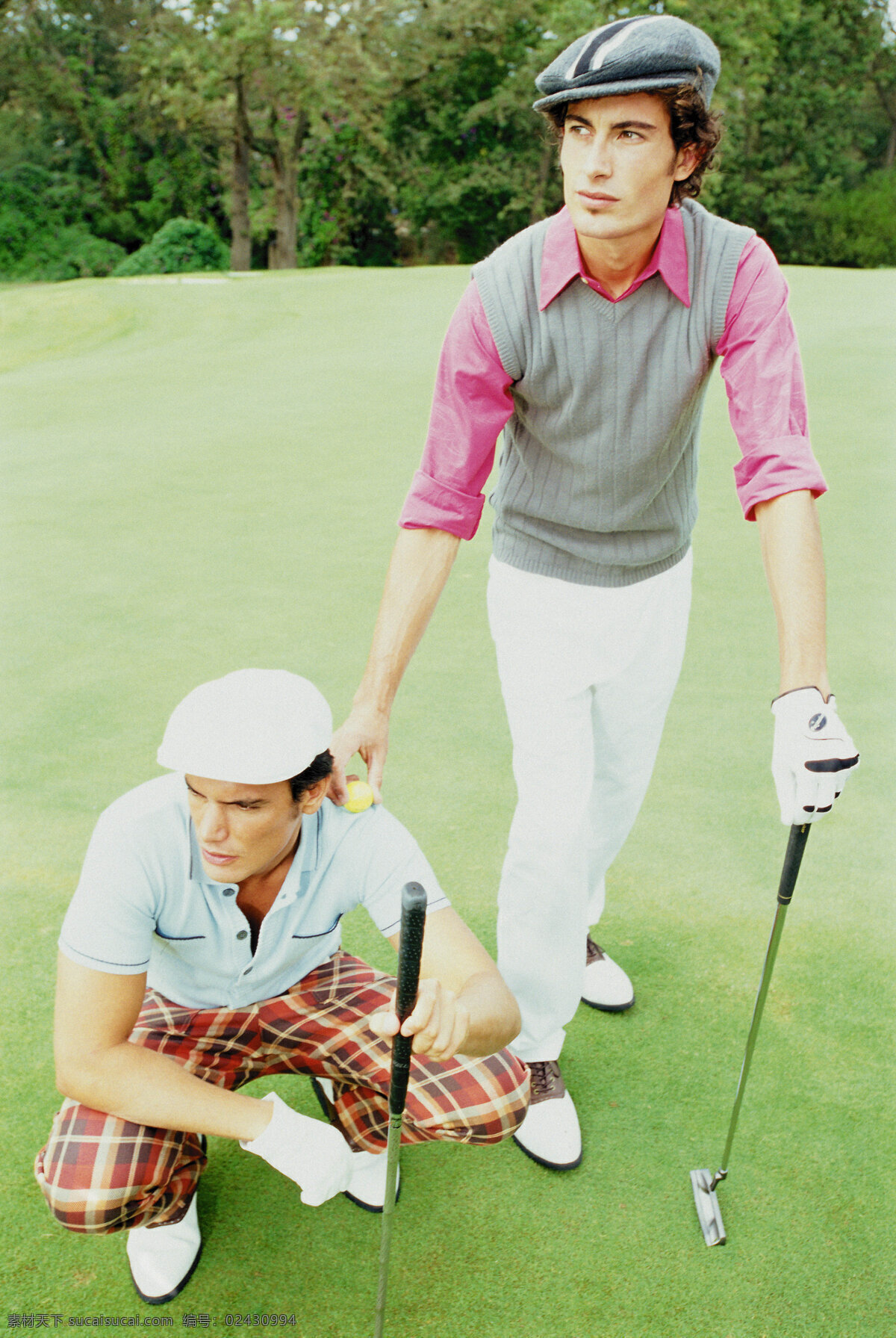 手 高尔夫 球杆 时尚 男性 高尔夫球 球场 草地 贵族运动 休闲运动 尊贵运动 体育运动 时尚男性 男人 生活百科 绿色