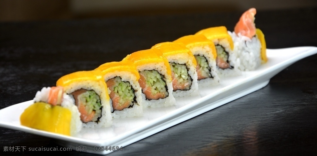 芒果三文鱼卷 芒果 三文鱼 日式美食 日式 美式寿司 寿司 日式料理 餐饮美食 传统美食