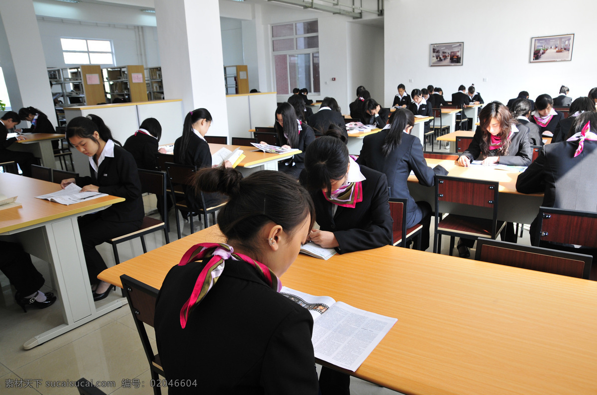 图书馆 学习 学生 自习室 学习场景 自习场景 学习的大学生 大学生 中学生 校园文化生活 人物摄影 人物图库