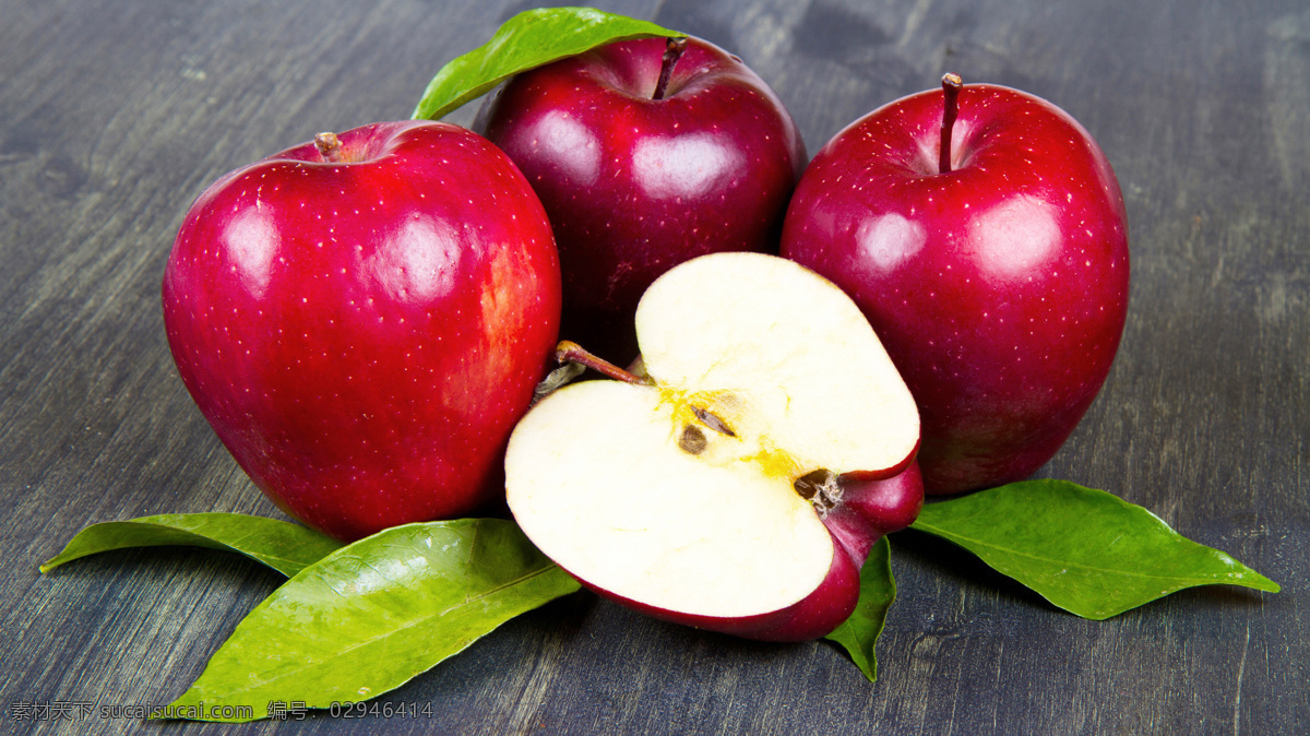 新鲜 红色 红苹果 绿叶 木板 生物世界 水果