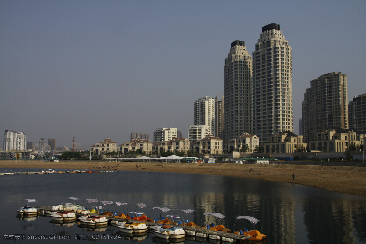 大连 风景图片 白云 大连风景 高层建筑 国内旅游 海滩 建筑群 蓝天 旅游摄影 游艇 psd源文件